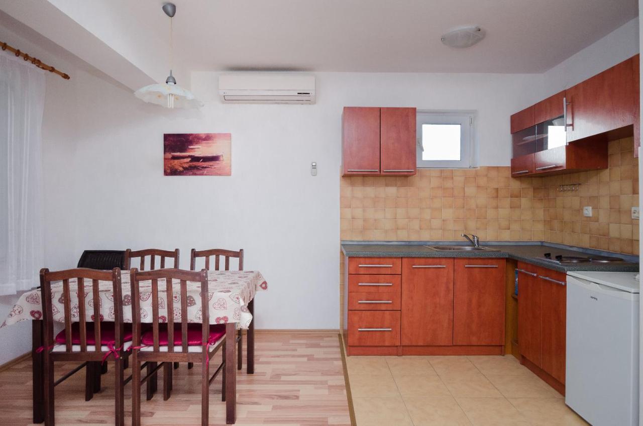 Apartments Blazenka Banjol 외부 사진