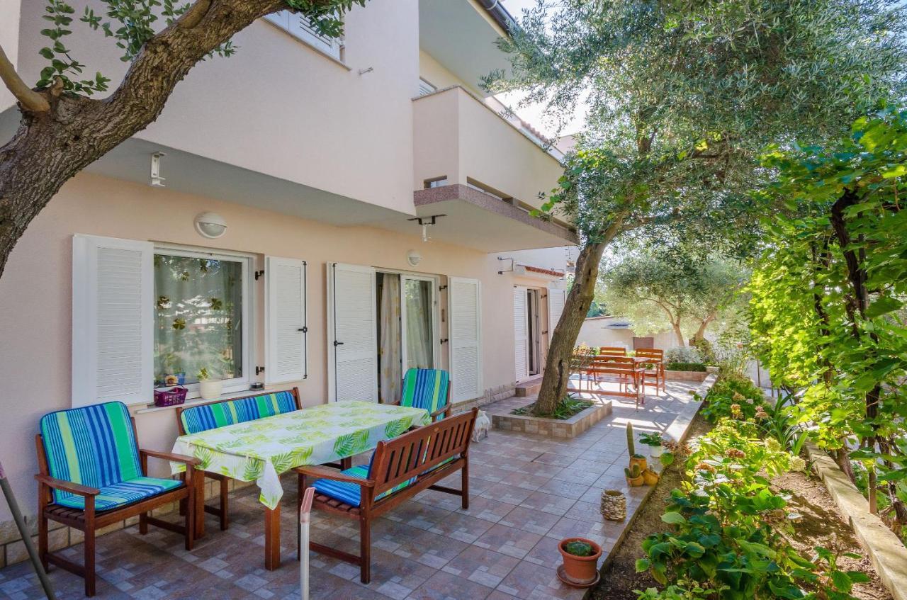 Apartments Blazenka Banjol 외부 사진